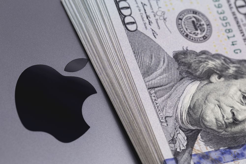 Apple va plăti despăgubiri de 5 milioane $ pentru postarea unor poze indecente din telefonul unei studente pe contul ei de Facebook