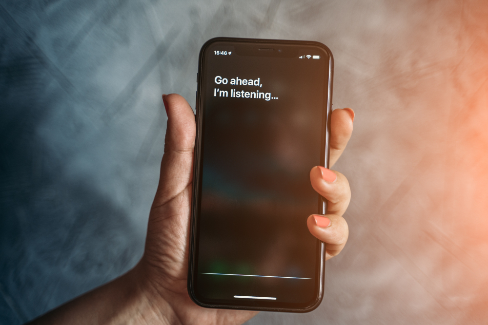 10 ani de Siri, primul asistent vocal montat pe un smartphone 🎉