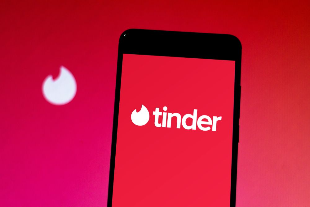 Tinder și alte aplicații de dating încurajează utilizatorii să se vaccineze